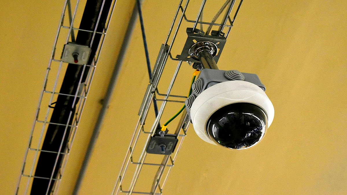 बुरका पहने गैंग ने उड़ाए 2 करोड़ के जेवरात, CCTV में दिखा पूरा वारदात